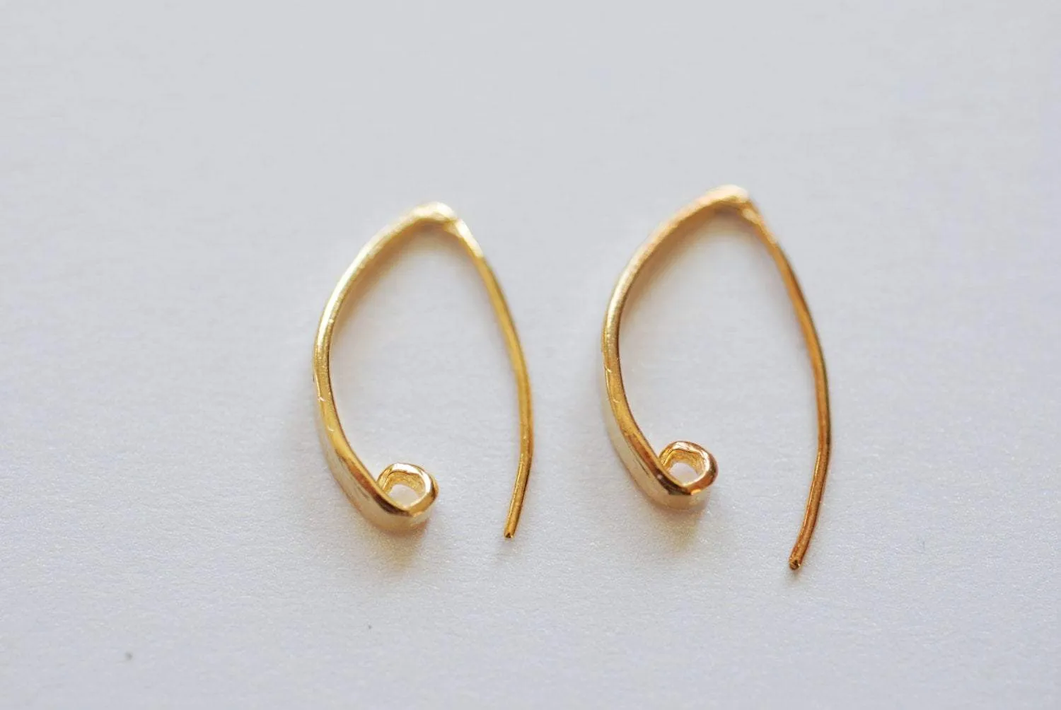 Wholesale Shiny Vermeil Gold Flattened Front Earwires - hammered flat front ear hooks, Gold Earring Findings, Gold Ear Hooks, Vermeil Earrings, 108